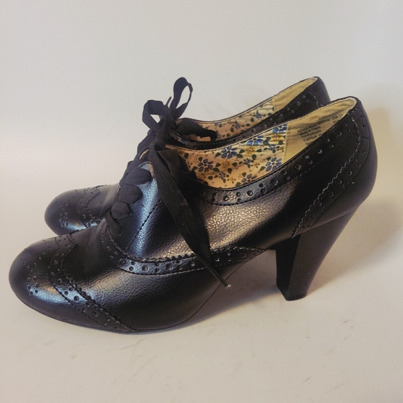 AEO Classic Black Brogue Heels - Picture 3 of 12
